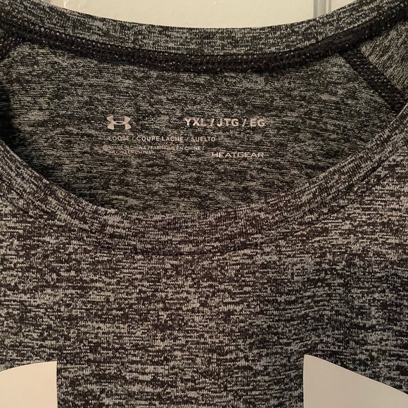 Dri-fit under armour tshirt - Picture 3 of 3